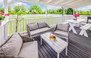 Cozy Home In Kolczewo With Wifi