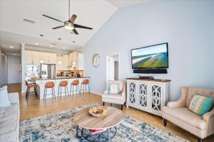 The Pelican Place - Amazing Views, Top Floor Condo