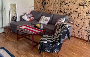 2 Bedroom Beautiful Home In Virsbo