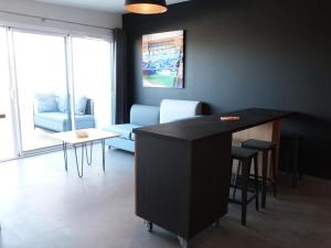 Appartement PMR avec balcon, 2 chambres, accès direct plage, piscine, parking sécurisé - La Tranche-sur-Mer - FR-1-194-220