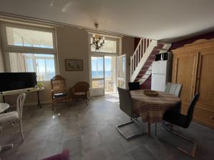 Appartements Appartement Jullouville, 2 pieces, 4 personnes - FR-1-361-32 : photos des chambres