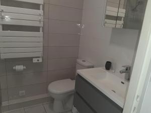 Studio aux Sables-dOlonne: Plage et commerces à proximité - FR-1-92-902