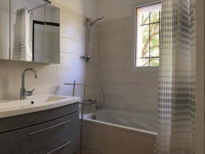 Maison vendéenne rénovée, accès direct plage, terrasses, BBQ, parking gratuit - FR-1-336-123