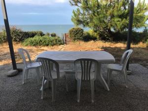 Maisons de vacances Maison Longeville-sur-Mer, 4 pieces, 6 personnes - FR-1-336-123 : photos des chambres