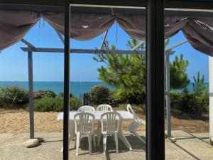 Maison vendéenne rénovée, accès direct plage, terrasses, BBQ, parking gratuit - FR-1-336-123