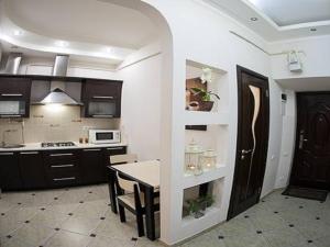 1 minute to Rynok Square