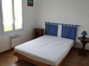 Maisons de vacances Maison avec Jardin proche Thermes comprenant Lave-linge et Lave-vaisselle - FR-1-541-47 : photos des chambres