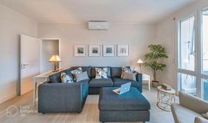 Lakeview Panorama Penthouse with Washer & Dryer