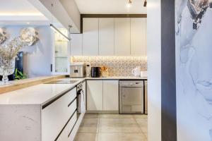 Backup Powered Luxury Central Promenade Apartment