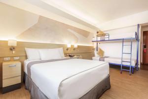 TRYP by Wyndham Mall of Asia Manila