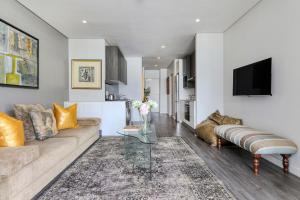 Backup-Powered Classic Luxury Apartment