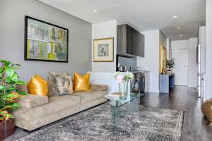 Backup-Powered Classic Luxury Apartment