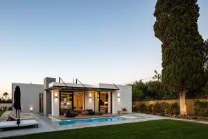 Physis Villas - Metal & Wood