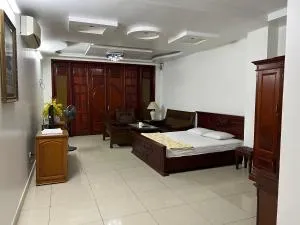 Anh Đào Hotel - Uông Bí