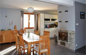 Maisons de vacances Gorgeous Home In Marmoutier With Kitchen : photos des chambres