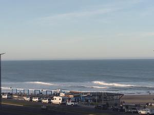 Departamento con Balcon al Mar