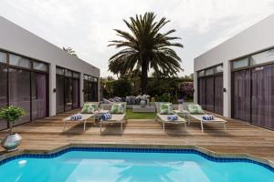 Superior Studio room in OCEAN BREEZE SUNSET BEACH - Cape Town