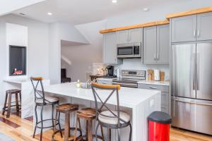 Old Lytle Cove Rd - Upper Unit