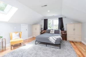 Old Lytle Cove Rd - Upper Unit