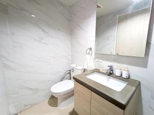 Mandani Bay Near CDU, SM, Metro, Ports