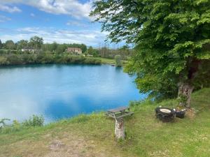 Appartements Lac De Lumiere. Relax with rural lakeside living : photos des chambres