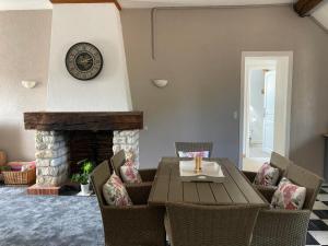 Lac De Lumiere. Relax with rural lakeside living