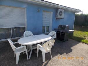 Maisons de vacances Maison de 3 chambres avec jacuzzi jardin amenage et wifi a Angoume : photos des chambres