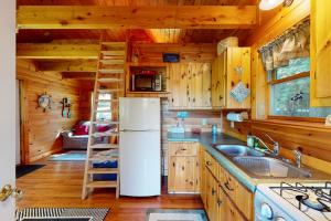 Lenas Lakeside Cabin