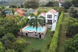 Amazing Finca House Private Swimming Pool & Air Conditioner - Guaduala