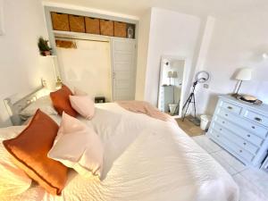 Los Cristianos Penthouse and studio with Sea Pool and Mountain Views