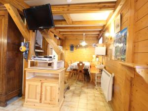Chalets Chalet 2 Chambres Centre-Village, Wi-Fi, Parking, Proche Pistes et Commerces - FR-1-572-234 : photos des chambres