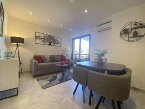 Sainte-Maxime: Appartement 2 pièces rénové avec terrasse, climatisation et à 2 pas de la plage - FR-1-226-498