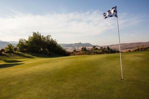 The Big Easy Rest at Highland Gate Golf & Trout