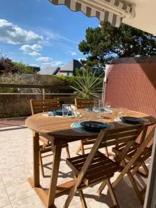 Trouville, appartement rénové avec grande terrasse au calme - 多维尔