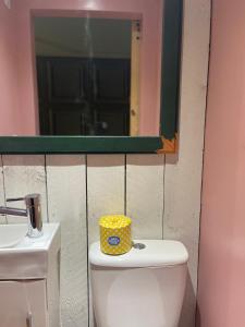 Top House -Stylish property in village location