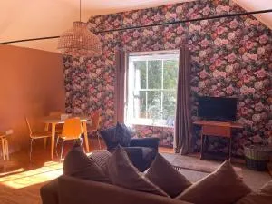 Top House -Stylish property in village location - Great Cornard