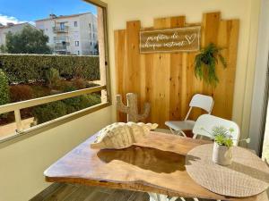 Perle du Sud avec Parking Privé, piscine été dans Résidence calme