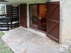 Appartement familial, proche du centre et des pistes, avec terrasse en lisière de forêt - FR-1-322-322