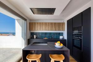 SOUTH-OF-FRANCE Magnifique T5 avec CLIM, terrasse 30 m2 vue sur mer et barbecue, parking, 40m de la plage