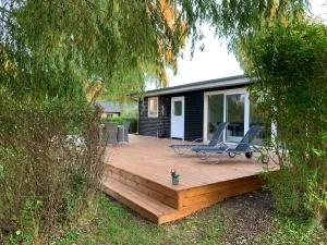 Spacey and charming cabin 300 m. from beach - Yderby