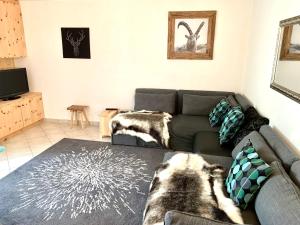 Holiday Apartment Gian - close to the Kongresshaus, the ice hockey stadium, cross-country skiing, the Eau-la-la indoor pool and wellness, large supermarket, 2 bus stops, with an indoor garage and fully equipped