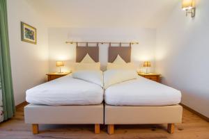 Deluxe Double Room with Balcony room in Hotel Sonnhof