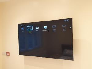 London Luxury 2 bed studio 4 mins from Ilford Stn - FREE parking, WiFi, garden access