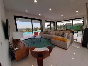 Villa White Lagoon, 6 guests, 2 bathrooms, heated private pool, amazing view, AC, fully Equiped !