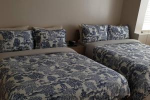 London Luxury Apartment 3 Bed 1 minute walk from Redbridge Stn Free Parking