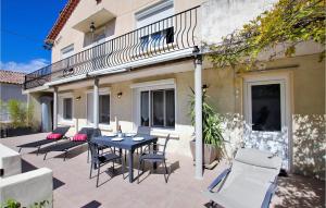 Appartements Stunning apartment in Orange with Outdoor swimming pool, 2 Bedrooms and WiFi : photos des chambres