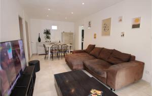 Appartements Stunning apartment in Orange with Outdoor swimming pool, 2 Bedrooms and WiFi : photos des chambres