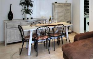 Appartements Amazing Apartment In Orange With Kitchen : photos des chambres