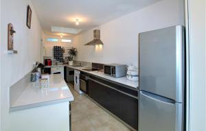 Appartements Stunning apartment in Orange with Outdoor swimming pool, 2 Bedrooms and WiFi : photos des chambres