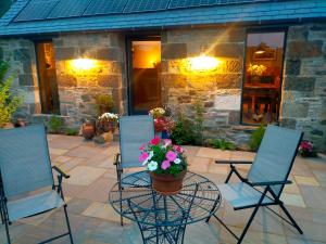 Braeside Cottage - Adorable 2 Bedroom Eco-Friendly Character Cottage